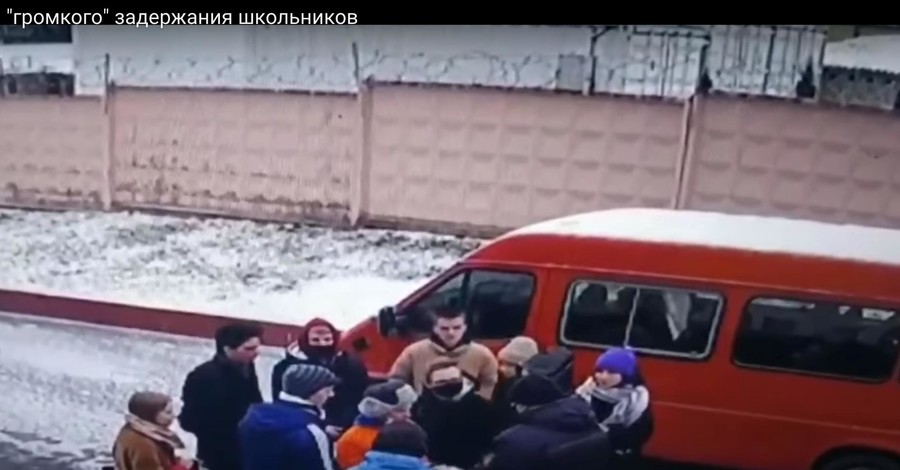 В Беларуси в отделение забрали школьный класс, возвращавшийся с репетиции вальса