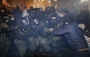 На Майдане новые столкновения - полиция атаковала предпринимателей и отобрала палатки