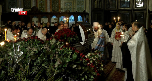 В Харькове началась церемония отпевания Геннадия Кернеса