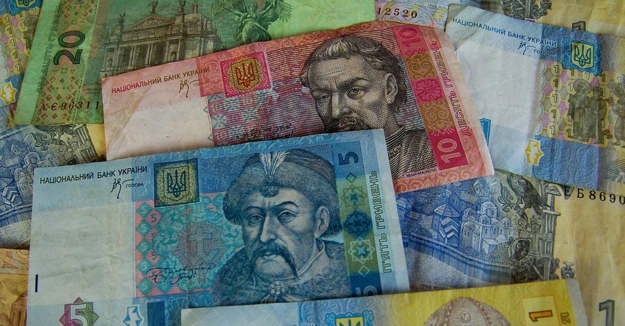 Жизнь без наличных: украинцы на треть чаще расплачиваются картами
