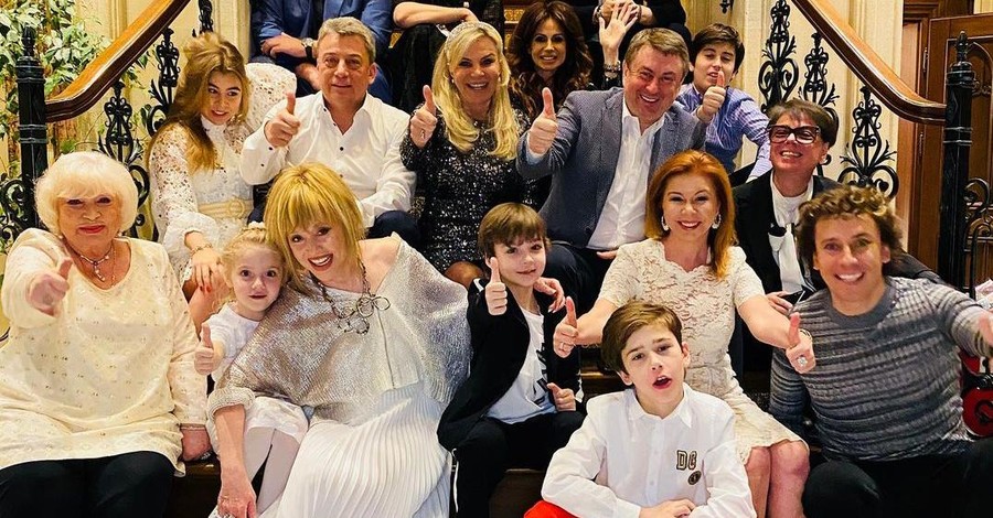 Максим Галкин показал новогодние танцы Пугачевой с подружками: Алла Борисовна жжет!