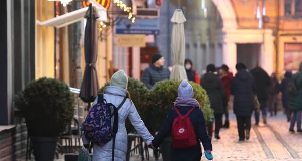 Тернополь без карантина: в магазинах - толпы, а в ресторан только по знакомству