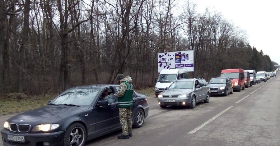 Водителей предупредили об очередях на украинской границе, особенно на выезд