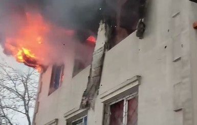В сети появилось видео первых минут пожара в доме престарелых в Харькове