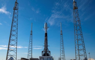 Компания Илона Маска одновременно запустила рекордное число спутников в истории космонавтики