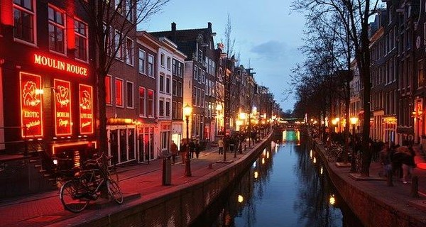 В Амстердаме решили убрать квартал красных фонарей из центра города