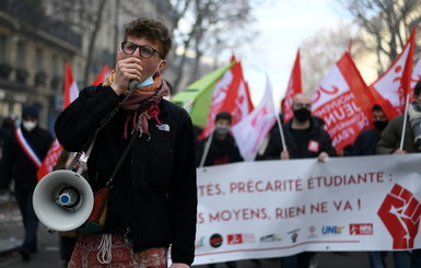 Во Франции рабочие вышли на забастовку из-за коронавируса