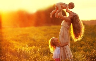 Красиві привітання з Днем матері у віршах та прозі
