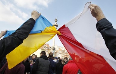 Украинцы за год перевели из Польши 100 миллиардов гривен