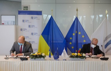 Украина получит от Европейского инвестбанка 50 млн евро на закупку вакцин и холодильников