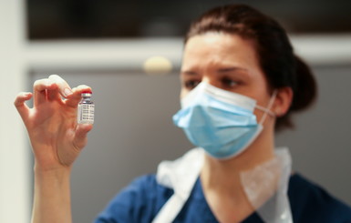 Шмыгаль: вакцина Pfizer ожидается в начале марта