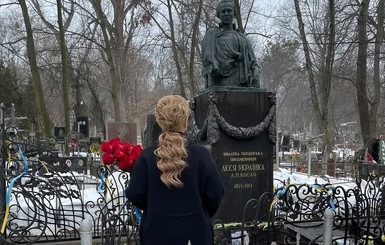 Тимошенко побывала на могиле Леси Украинки до юбилея, боясь официоза