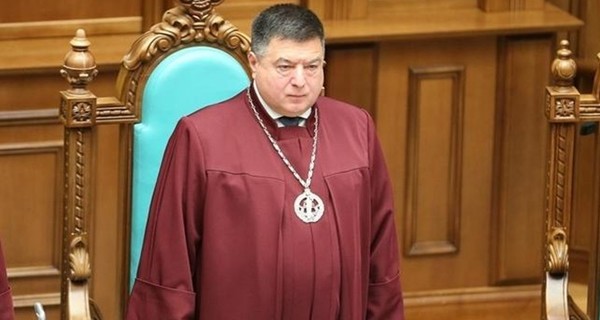 Зеленский отстранил главу КСУ Тупицкого еще на месяц