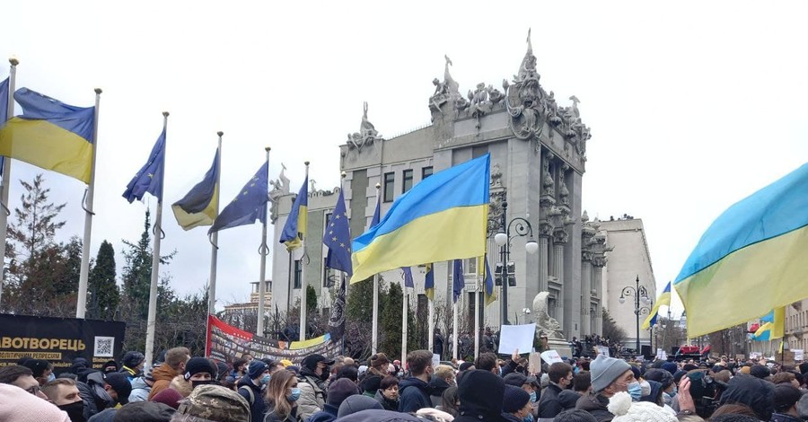 На акции против приговора Стерненко собралось около тысячи митингующих