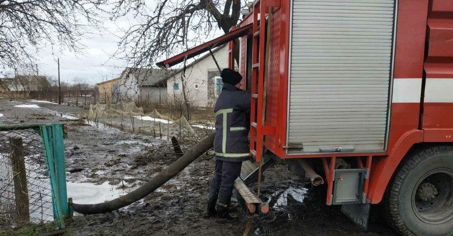 Четырем областям Украины грозят подтопления
