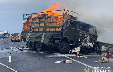 В Хмельницкой области военный грузовик попал в ДТП, есть погибшие