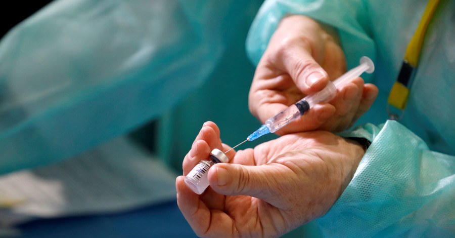 За сутки в Украине вакцинировано более 15 тысяч украинцев