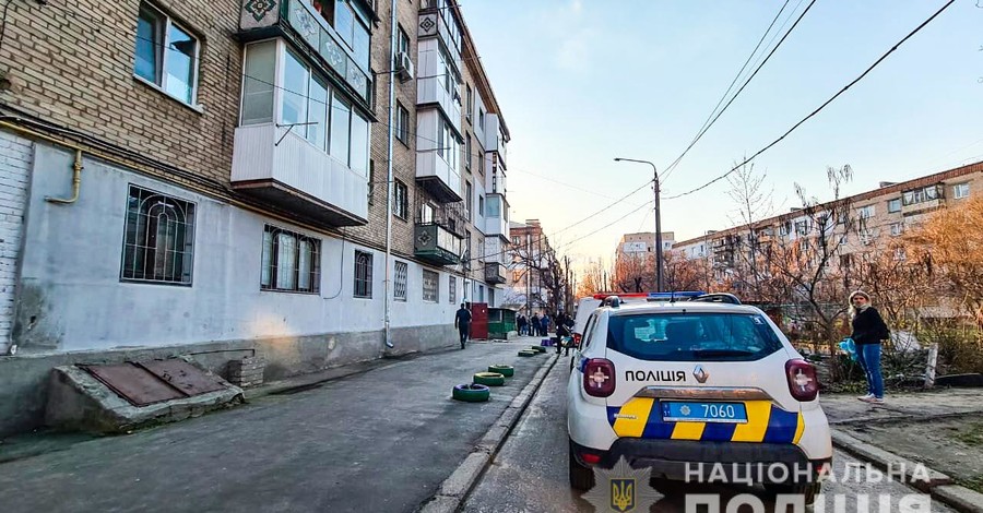 В Николаеве мужчина забаррикадировался в квартире с боевой гранатой