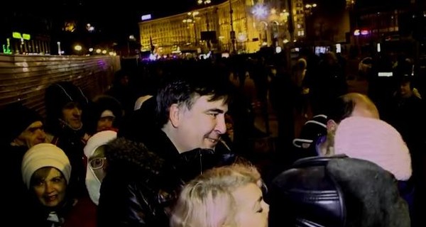 Активисты на Майдане просили Саакашвили не покидать страну