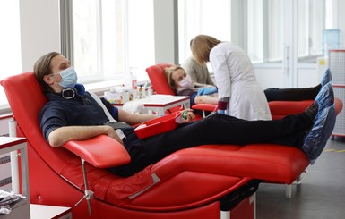 Офис омбудсмена: МОЗ убрал запрет на донорство крови из-за гомосексуальных отношений