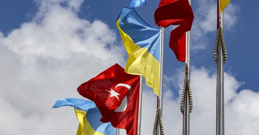 Глава МИД Турции заявил, что страна не поддерживает ни Украину, ни Россию в их противостоянии
