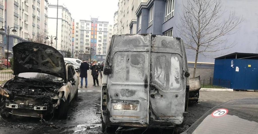 В пригороде Киева мужчина из ревности сжег четыре машины