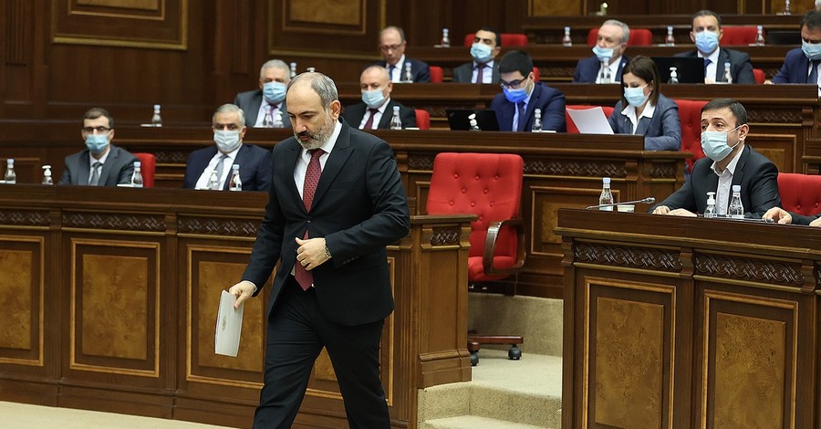 Премьер Армении уходит в отставку, чтобы снова возглавить страну