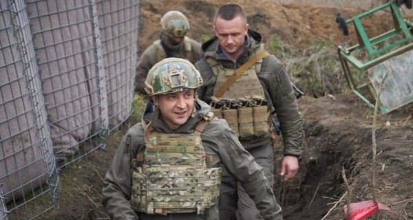 Зеленский приехал на позиции украинских военных на админгранице с Крымом