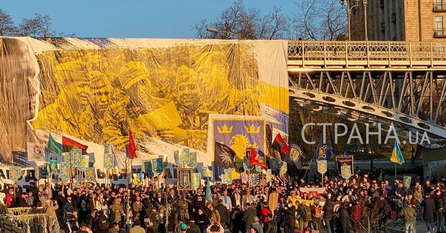 На киевском марше в честь дивизии СС 