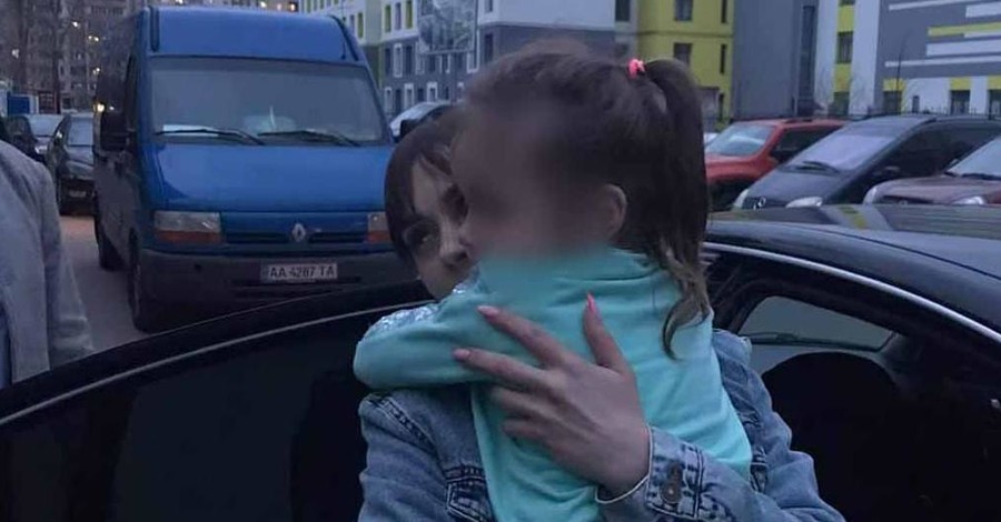 Мама похищенной девочки: 20 раз полиция приходила к дому, где отец и бабушка держали ребенка