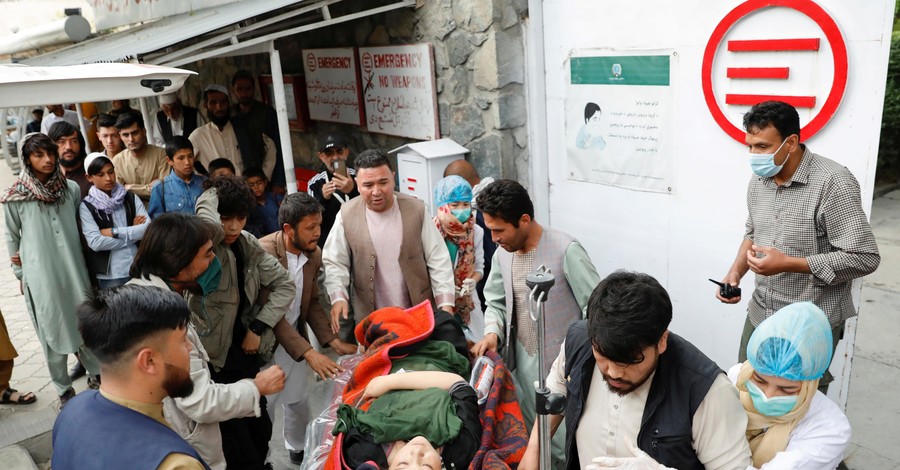 40 человек погибли из-за взрывов около школы в Кабуле