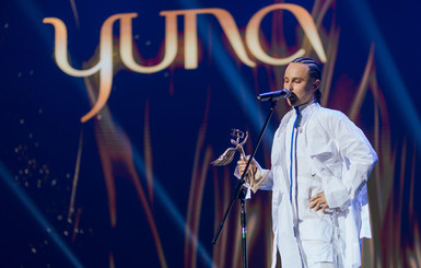 Артем Пивоваров расплакался, получая свою первую награду YUNA