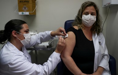 В Киеве вакцинировались от коронавируса 23 500 медиков