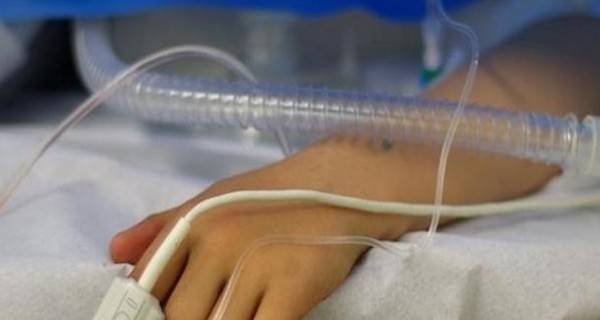 В Днепре 12-летний мальчик случайно поджег себя, за его жизнь борются врачи