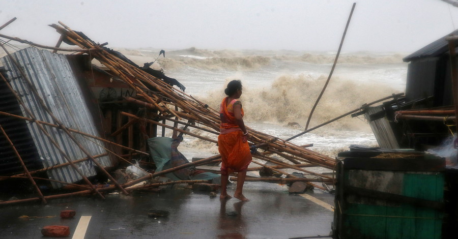 На побережье Индии обрушился тропический циклон 