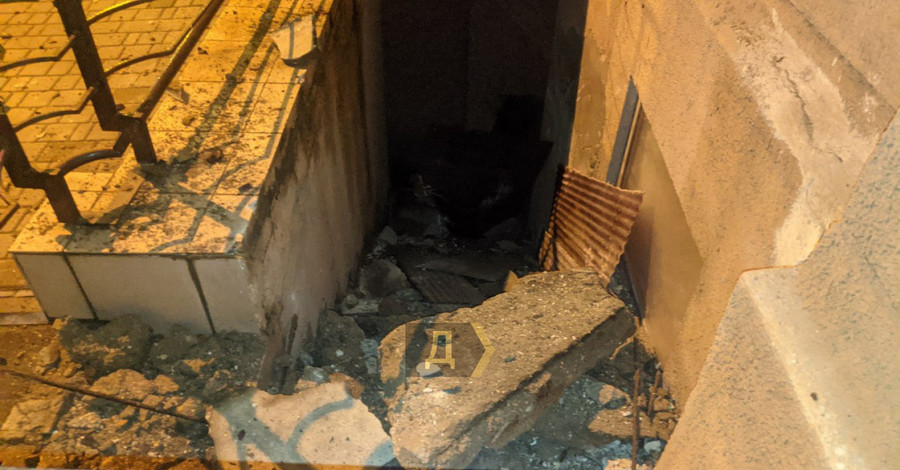 В центре Одессы рухнувший балкон завалил вход в подвал