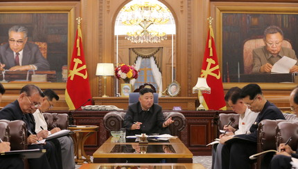 Лидер Северной Кореи Ким Чен Ын на встрече с высокопоставленными должностными лицами Центрального комитета Рабочей партии Кореи 