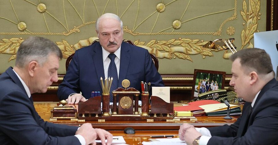 Лукашенко хочет вооружить каждую семью в Беларуси
