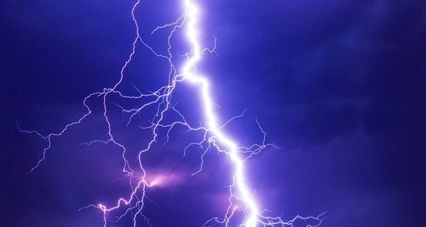 В Житомирской области 15-летнюю девочку ударило молнией