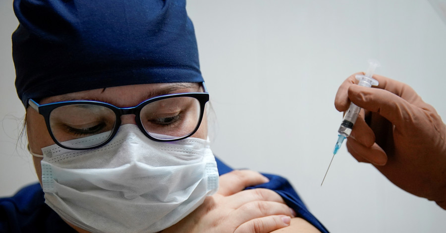 В Минздраве назвали препараты, вакцинация которыми позволяет избежать самоизоляции после въезда в Украину