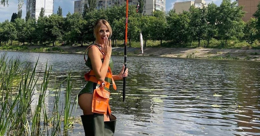 Леся Никитюк устроила эротическую фотосессию на рыбалке