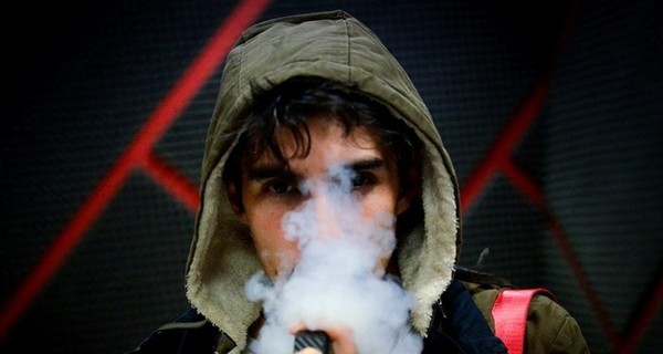 В Украине курит каждый третий. Больше вредной привычке подвержены мужчины