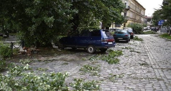 Во Львове вследствие непогоды обвалились фасады исторических зданий