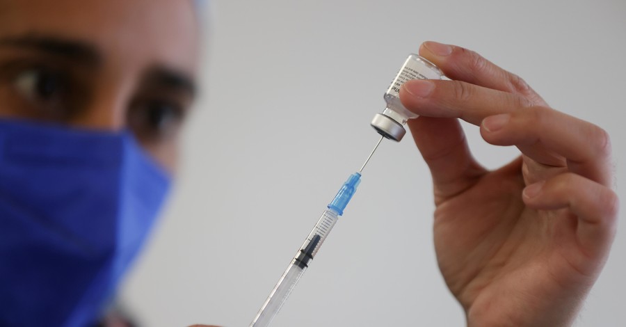 В Украине привили от коронавируса почти 2 миллиона человек