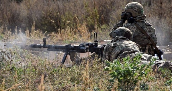 На Донбассе под обстрелами погиб украинский военный, еще трое получили ранения