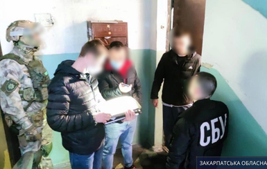Под суд за расклейку листовок с угрозами украинским венграм пойдут трое мужчин