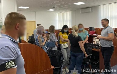 Коллекторы вымогали несуществующие кредиты, угрожая украинцам публикацией порно-компромата