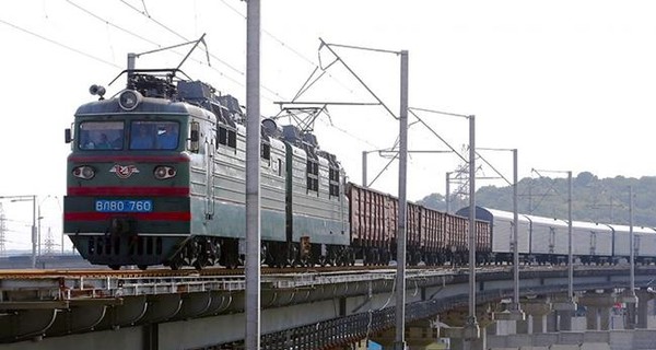 Укрзализныця восстановила движение поездов под Киевом спустя 11 часов