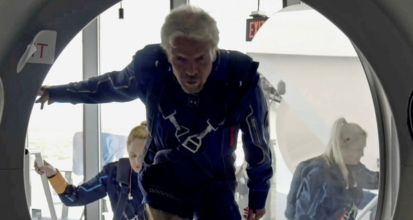 70-летний миллиардер Ричард Брэнсон слетал в “космос”