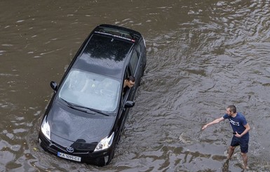 Кличко прокомментировал затопленный в его 50-летие и первый день отпуска Киев